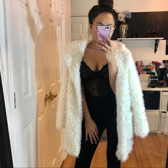 ❄️NWT FAUX FUR Jacket (ivory color)❄️ - Picture 2 of 8